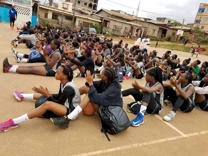 Basket-ball : L'école de source  vers un revêtement.