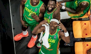 AFROBASKET 2025: LES LIONS DE LA TÉRANGA DÉVORENT LE NIGERIA ET ACCÈDENT EN DEMI-FINALE !