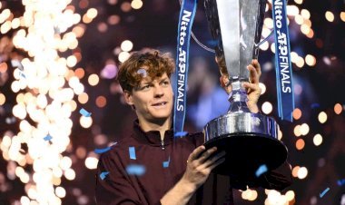 ATP Finals de Turin : Jannik Sinner bat Carlos Alcaraz et conserve son titre!