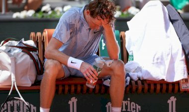 ROLAND-GARROS : Sinner craque, Paris perd son grand favori, la course au titre relancée !