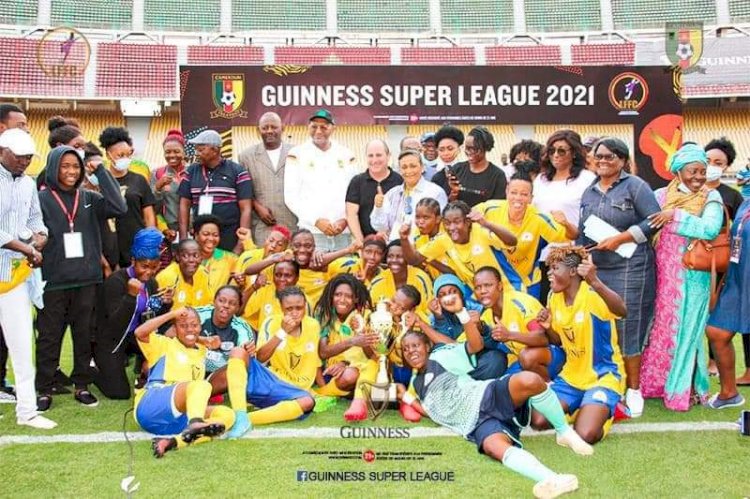 GUINNESS SUPER LEAGUE: AS AWA SOULÈVE LE TROPHÉE.