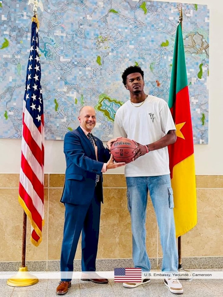 Basket-ball : Yves Missi en visite à l'ambassade des usa au cameroun.