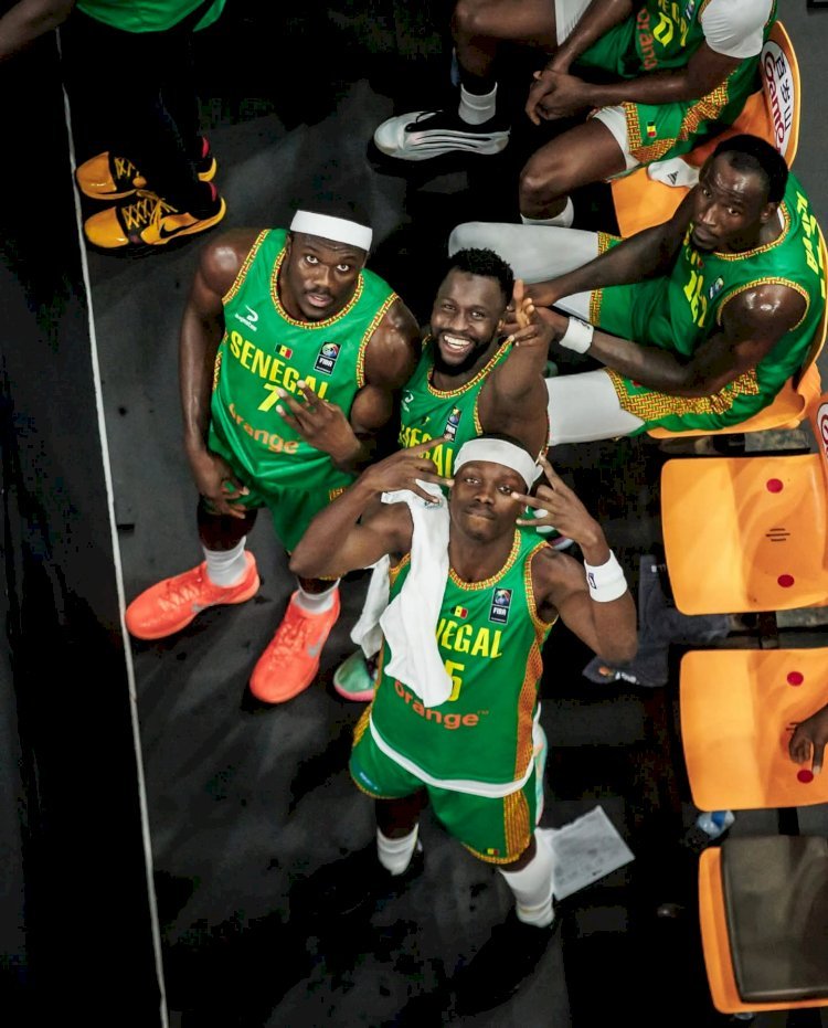 AFROBASKET 2025: LES LIONS DE LA TÉRANGA DÉVORENT LE NIGERIA ET ACCÈDENT EN DEMI-FINALE !