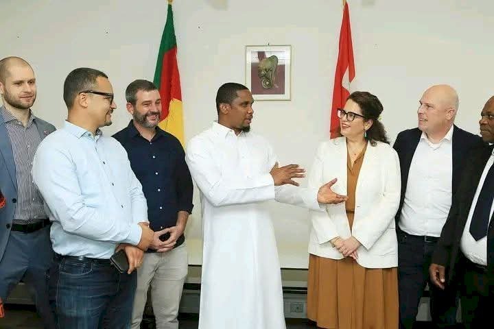 Fecafoot: Samuel Eto’o et Fourteen en visite à l’Ambassade de Suisse au Cameroun!