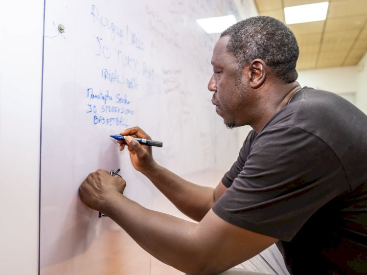JOJ Dakar 2026 : Moustapha Sonko marque son nom sur le Mur des Olympiens de Kër Ayo !