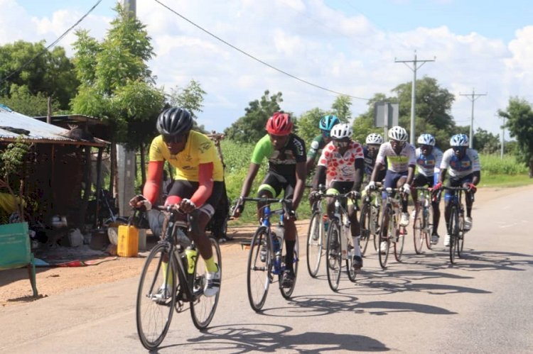 Transca 2026 : le peloton s’élance pour 95 km entre Figuil et Garoua !